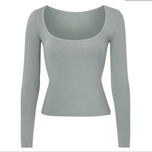 ISO‼️ SKIMS VINTAGE SIZE MEDIUM